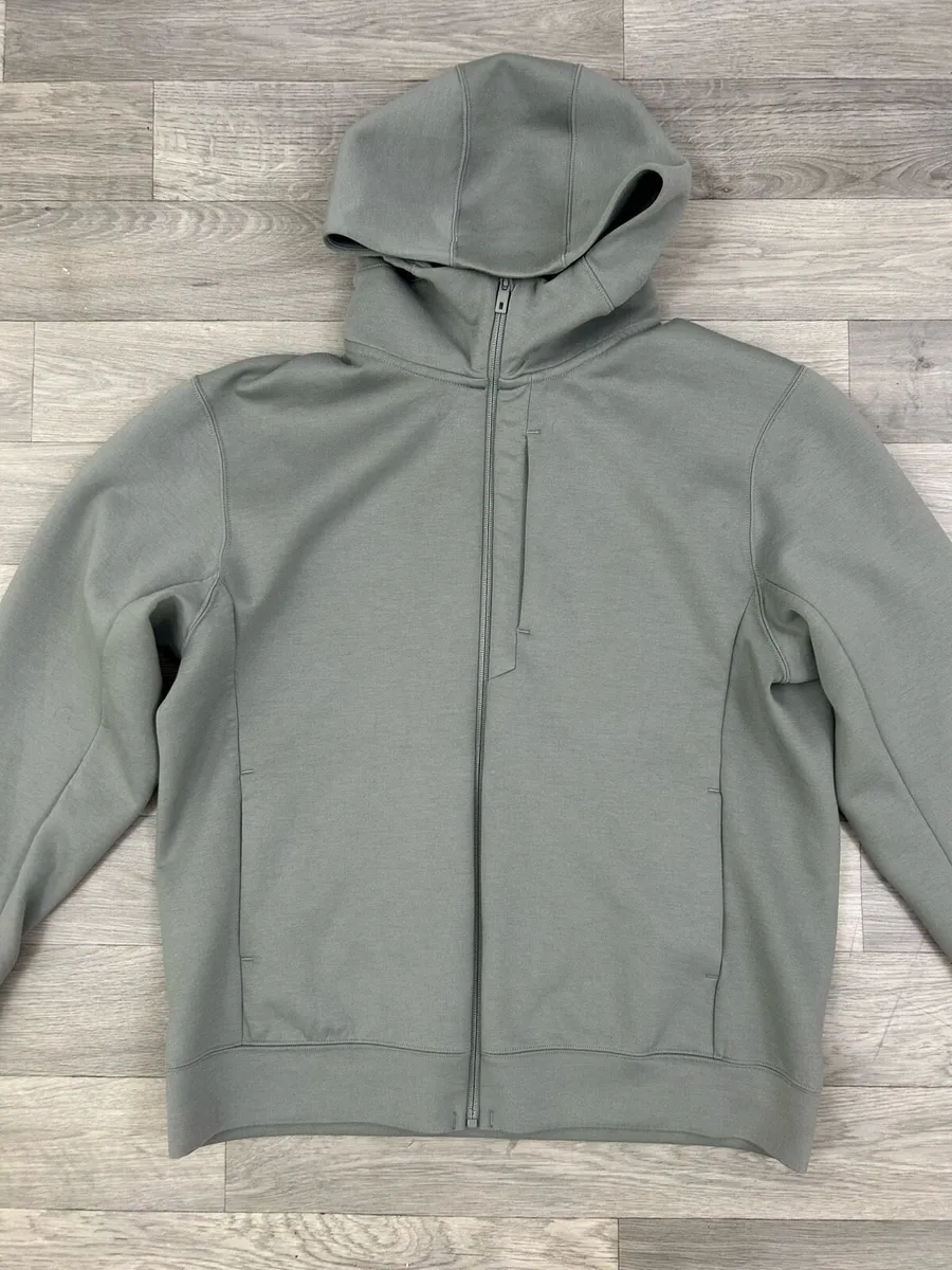Uniqlo Full Zip Softshell Hoodie Jacket Medium - Image 2