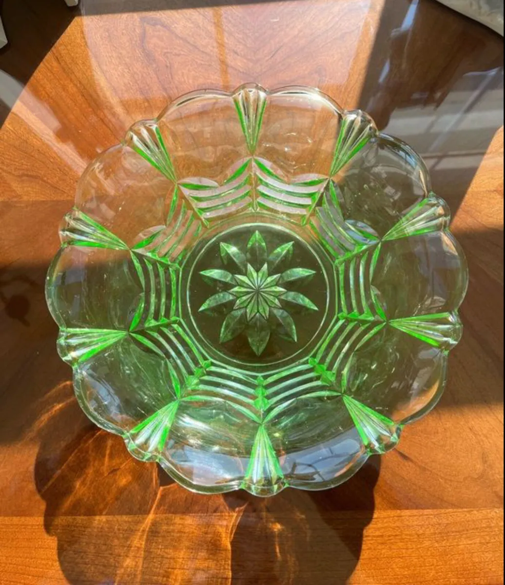 Art Deco 1930’s Stöle Czech Uranium glass bowl - Image 1