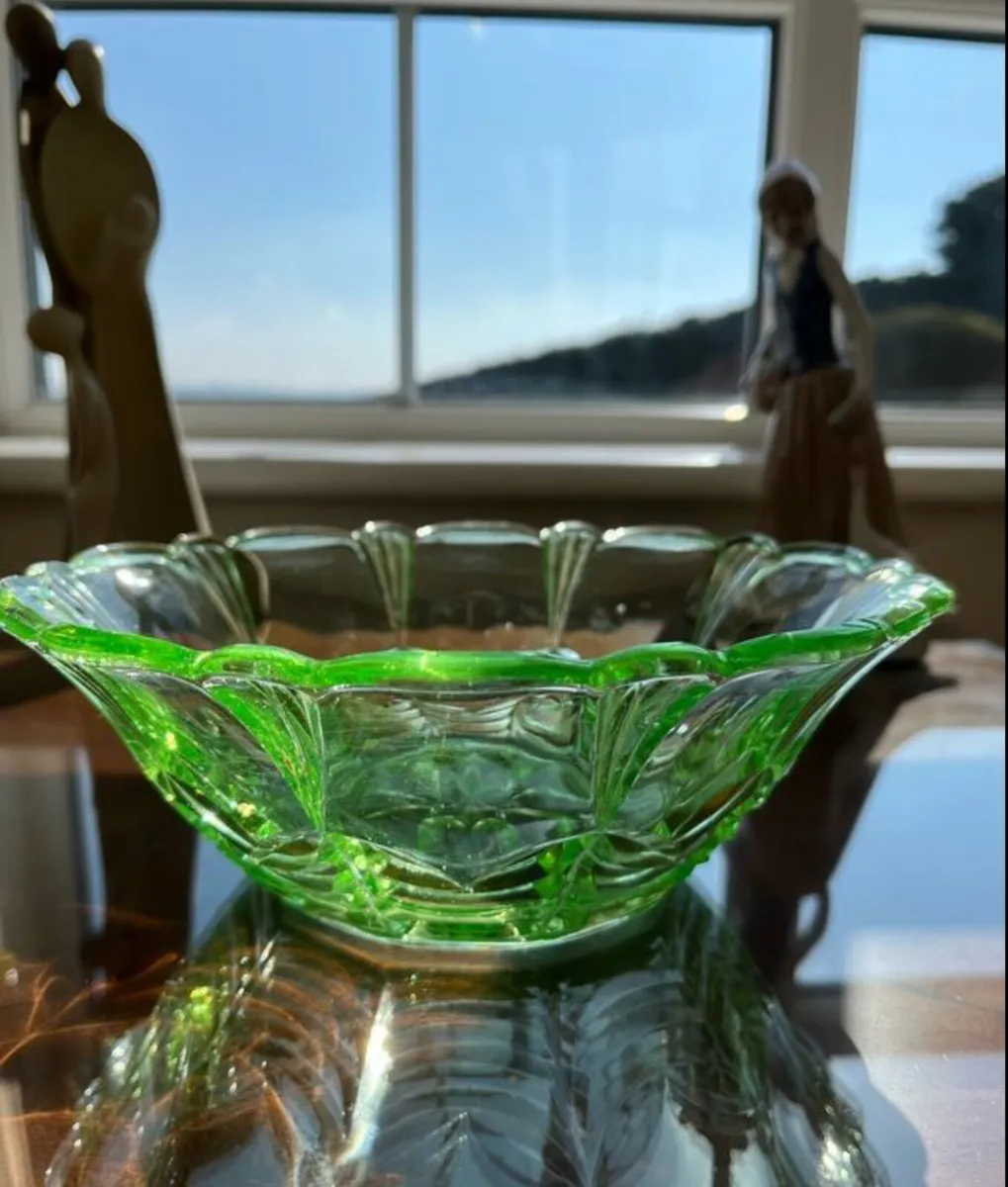 Art Deco 1930’s Stöle Czech Uranium glass bowl - Image 3