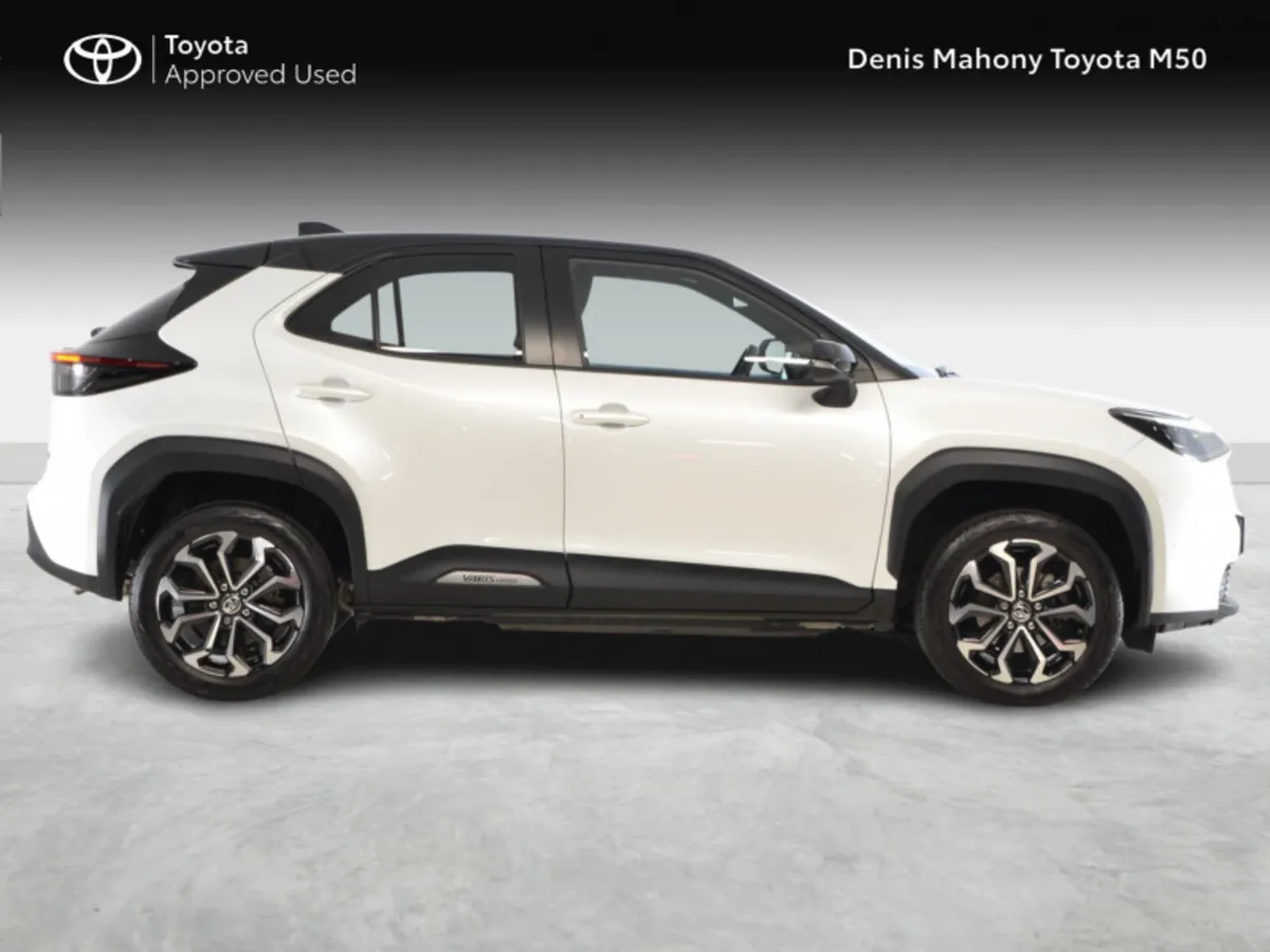 Toyota Yaris Cross Luna Sport Hybrid Auto - Image 3