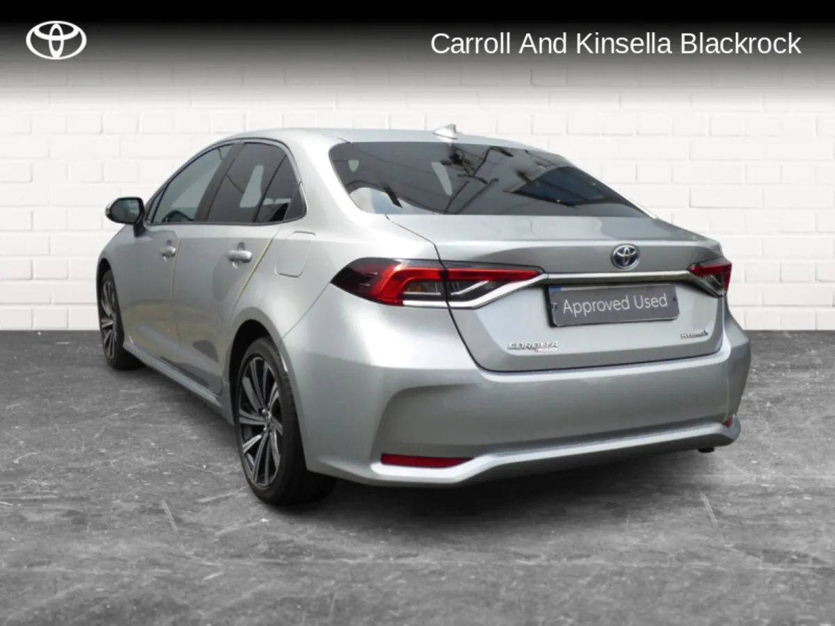 Toyota Corolla Hybrid Luna Sport Saloon - Image 2