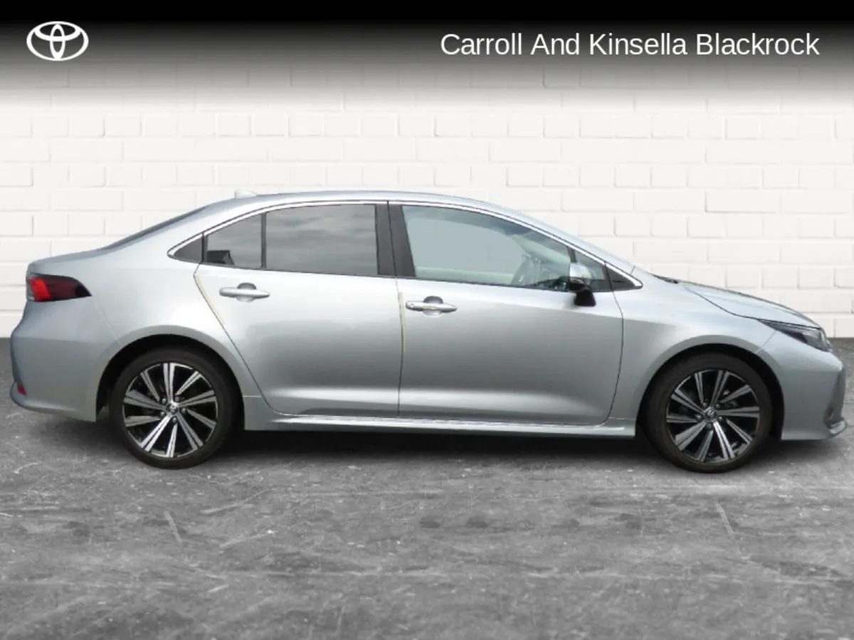 Toyota Corolla Hybrid Luna Sport Saloon - Image 3