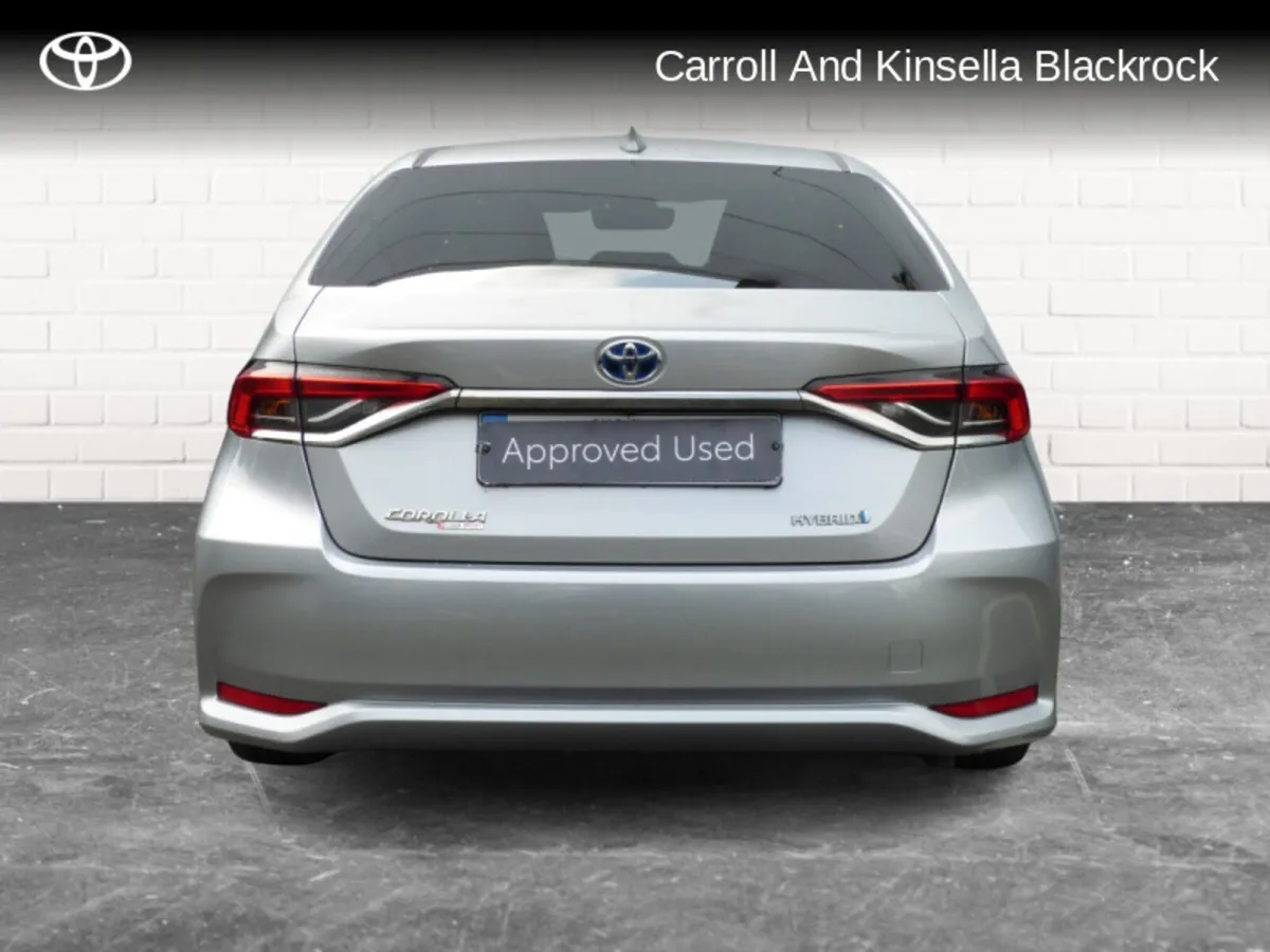 Toyota Corolla Hybrid Luna Sport Saloon - Image 4
