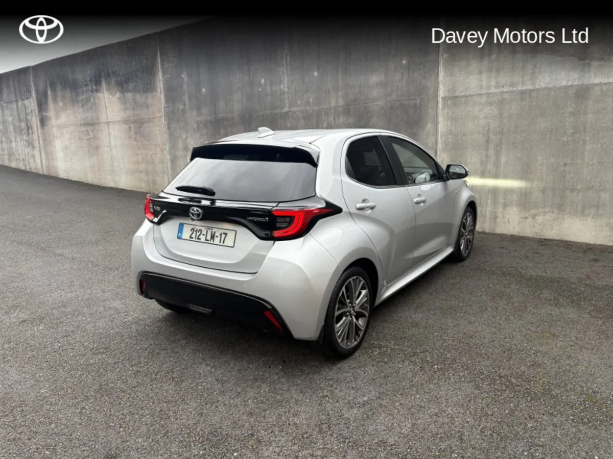 Toyota Yaris YARIS HYBRID PLATINUM - Image 2