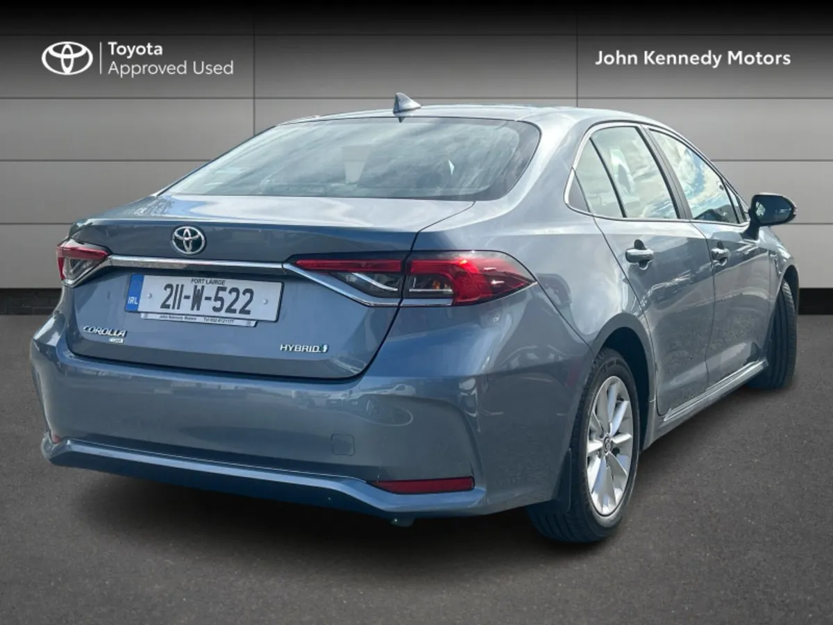 Toyota Corolla HYB LUNA SALOON - Image 2