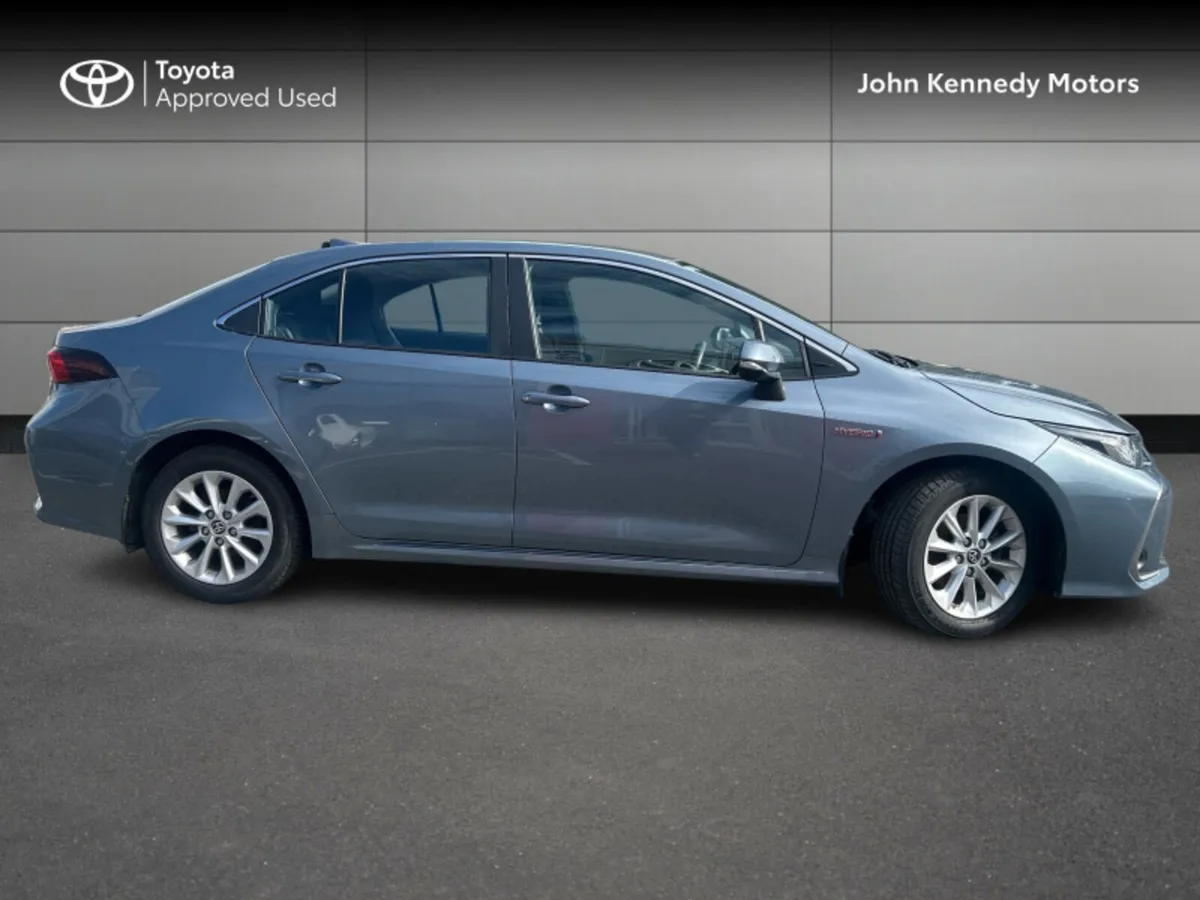 Toyota Corolla HYB LUNA SALOON - Image 3