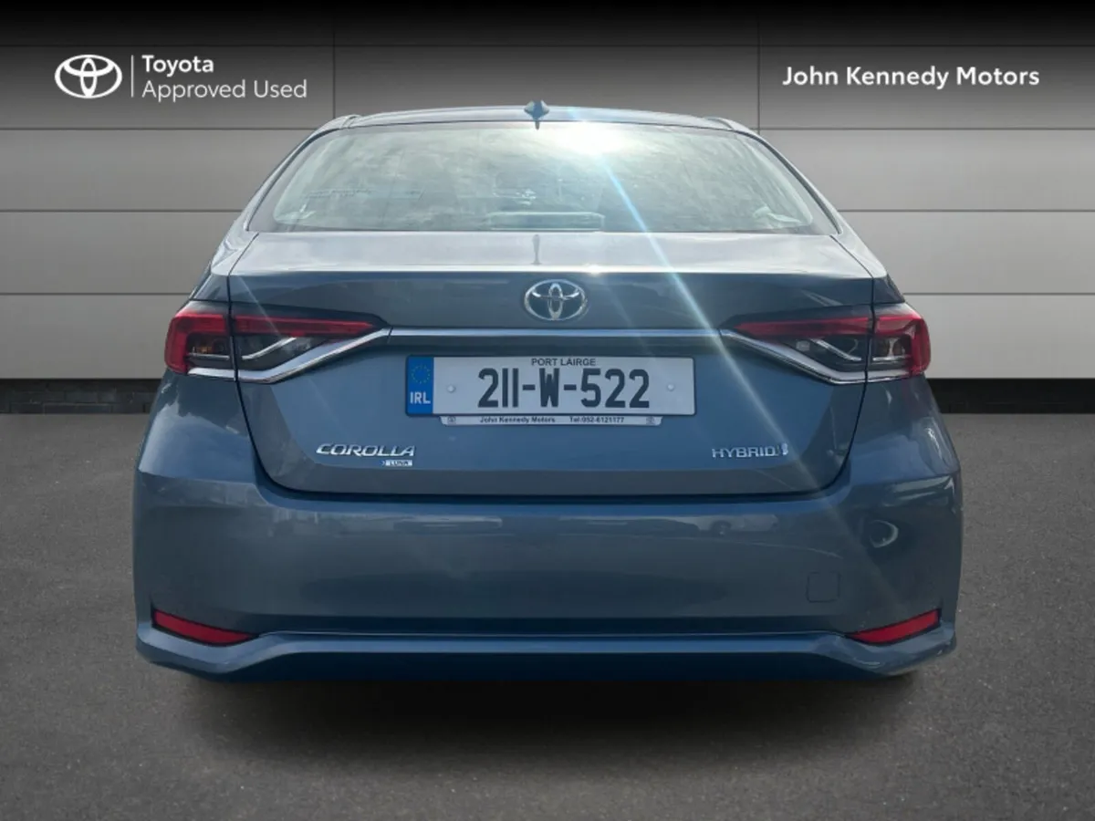 Toyota Corolla HYB LUNA SALOON - Image 4