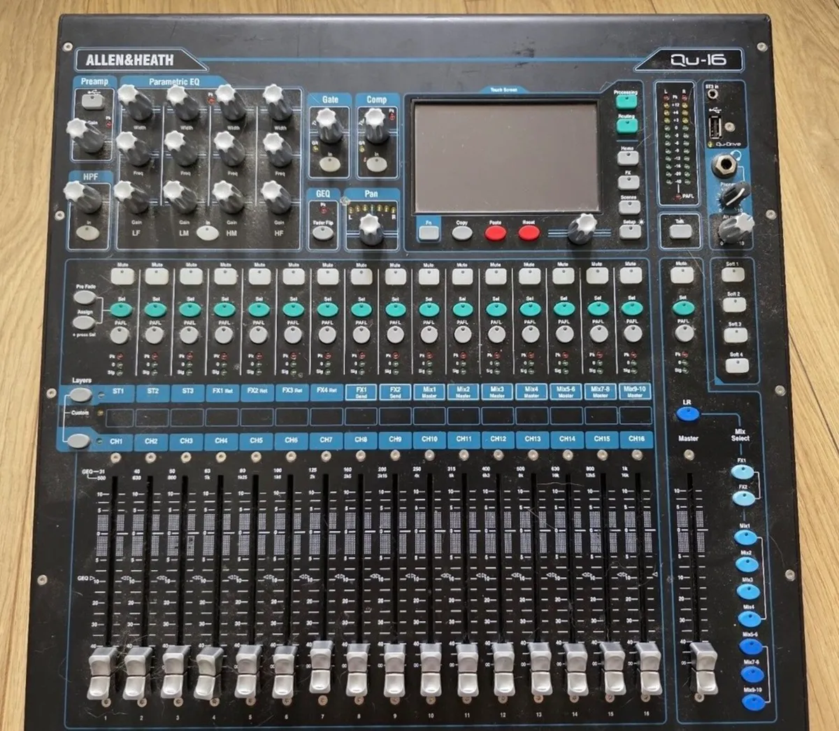 Allen & Heath Qu16 Digital Mixer - Image 1