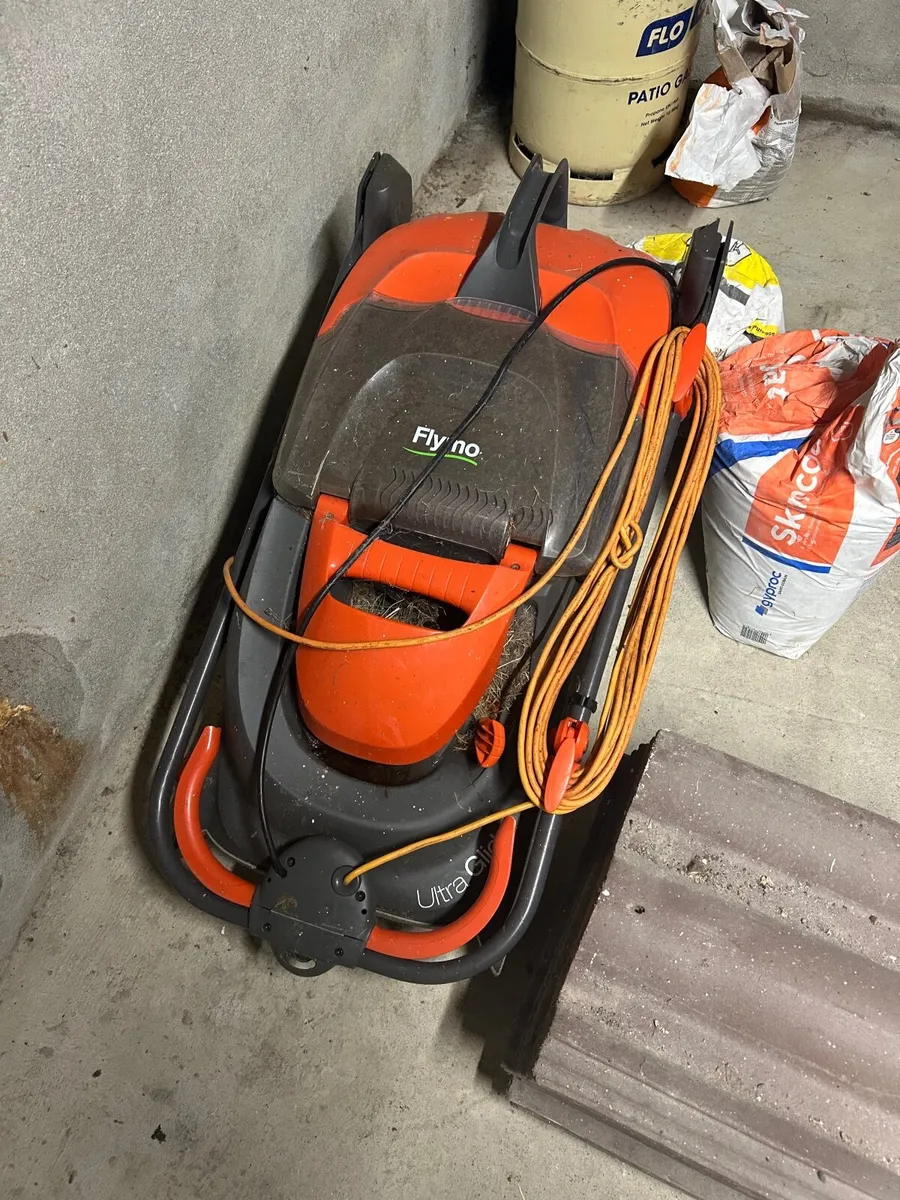 Electric lawnmower