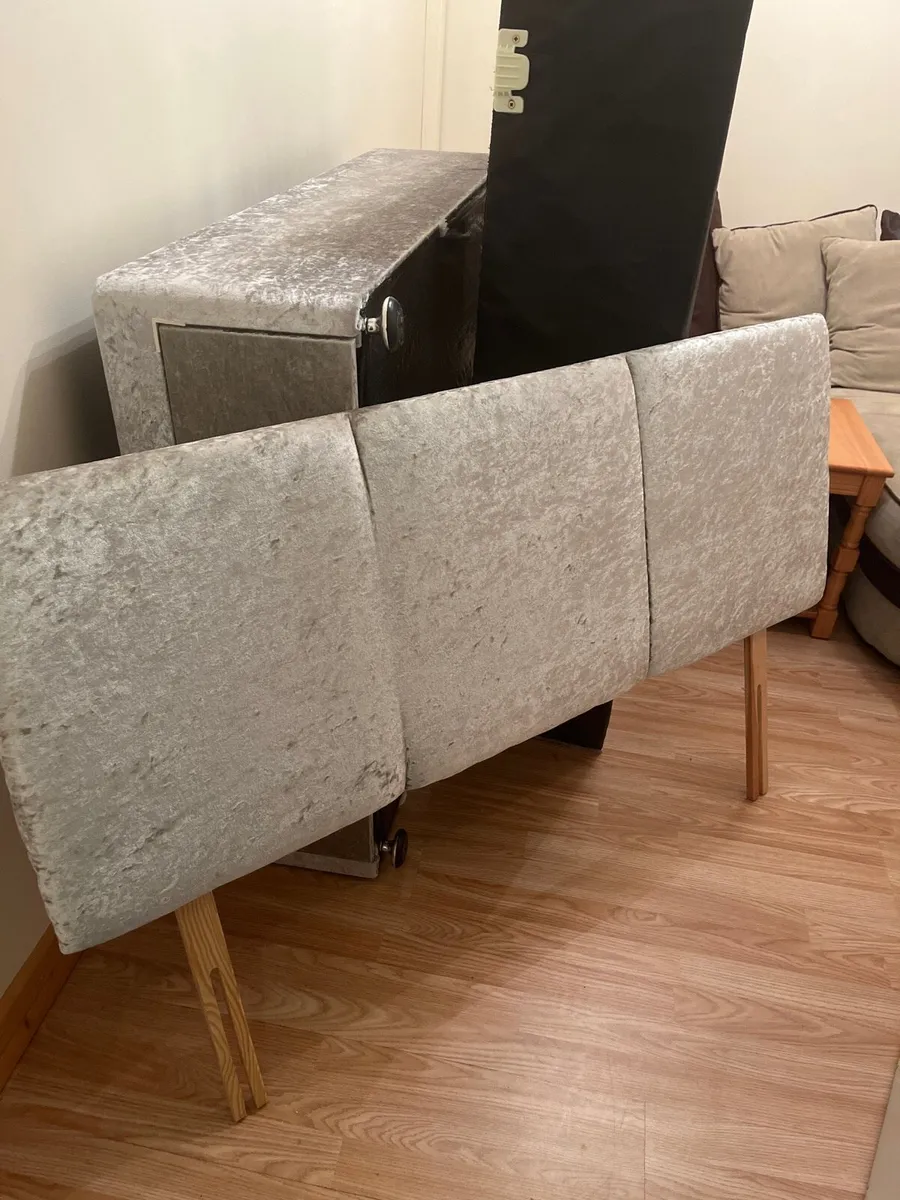Double crushed velvet bed - Image 1