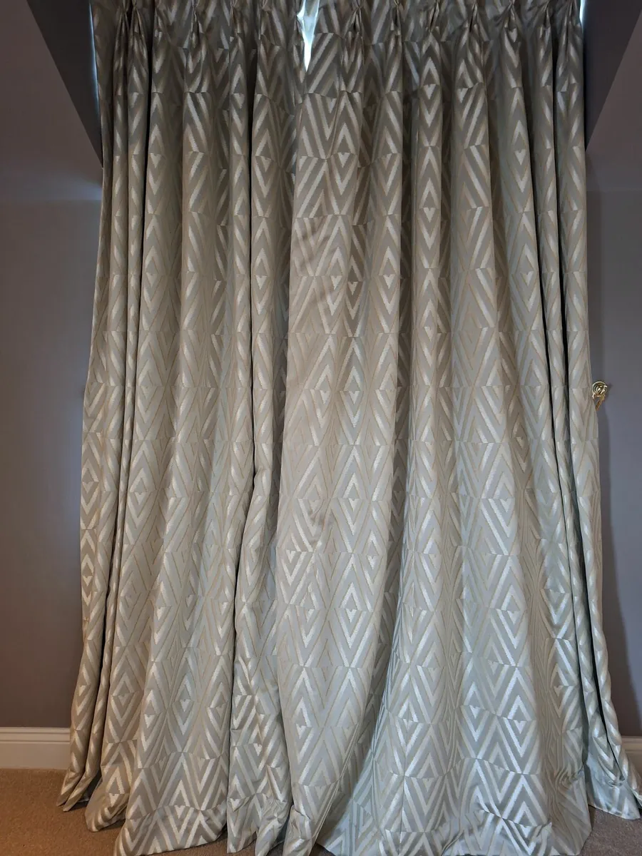 Curtains - Image 3