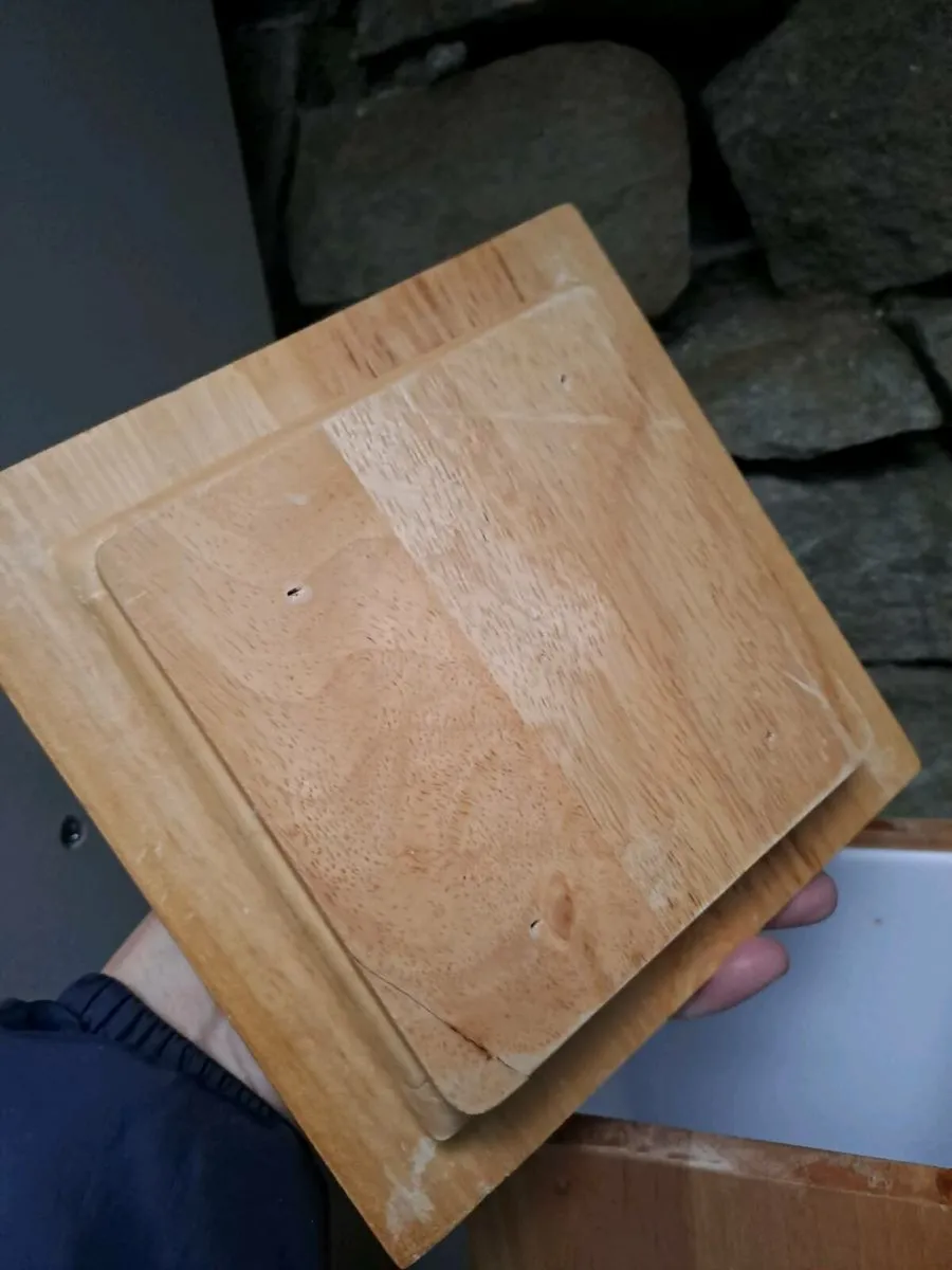 Solid wood biscuit tin - Image 3