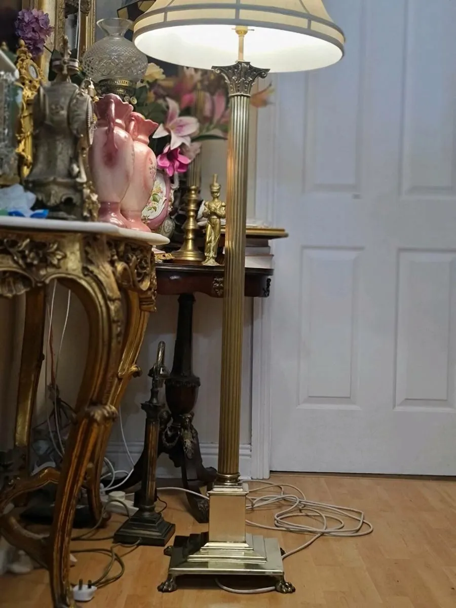 Tall brass Corinthian lamp - Image 1