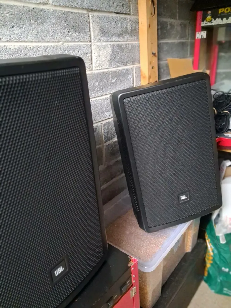 JBL IRX112BT Powered Portable Speaker
Active 2-Way - Image 4