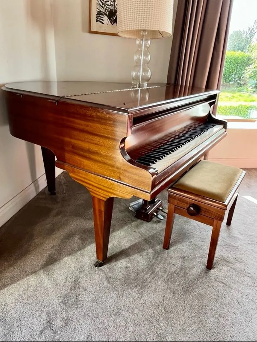Challen Baby Grand piano - Image 1