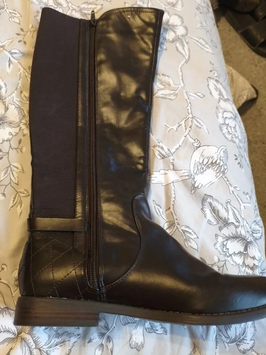Brand new Brown Marks and Spencers boots - Image 1