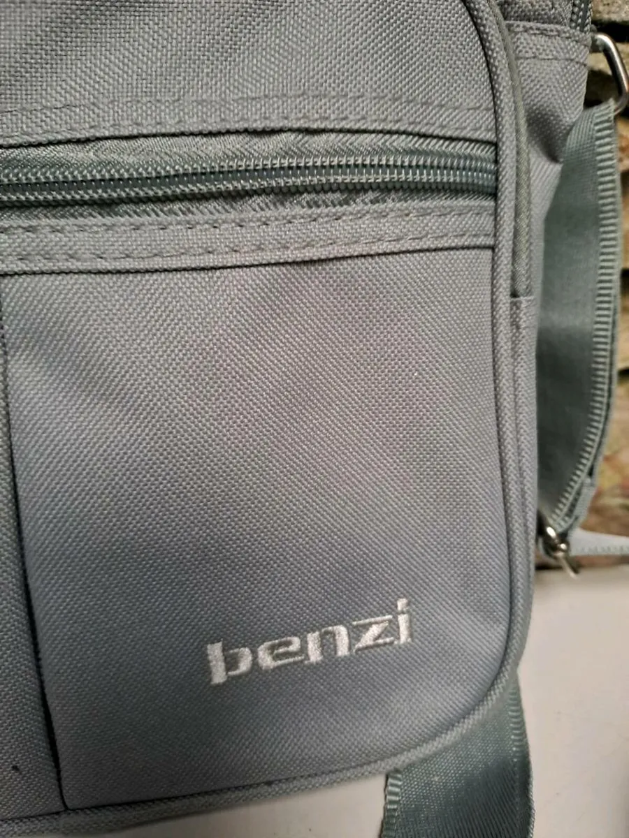 Benzi shoulder bag for travel - Image 4