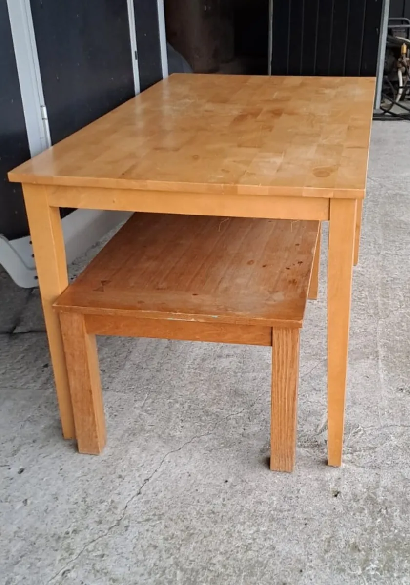Tables and chairs - Image 1