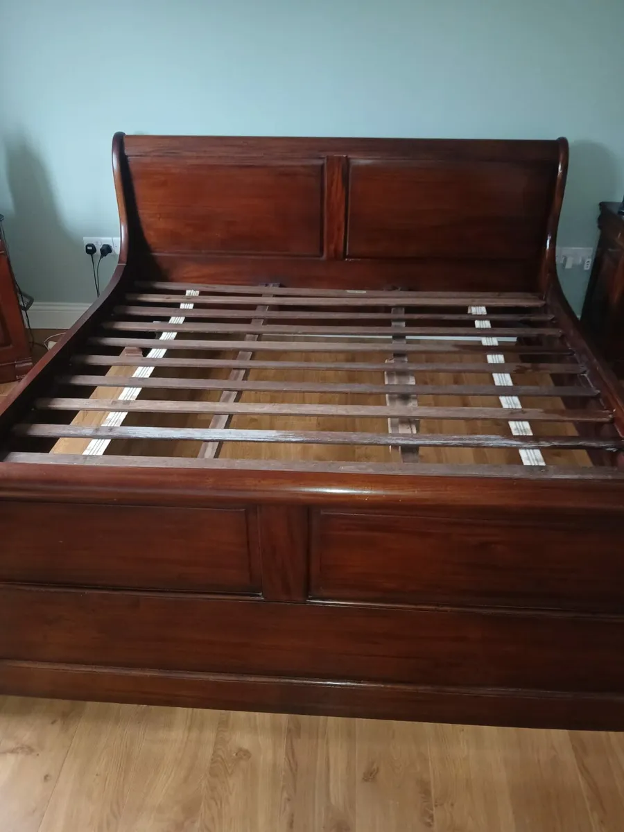 Sleigh bed frame and lockers - Image 1