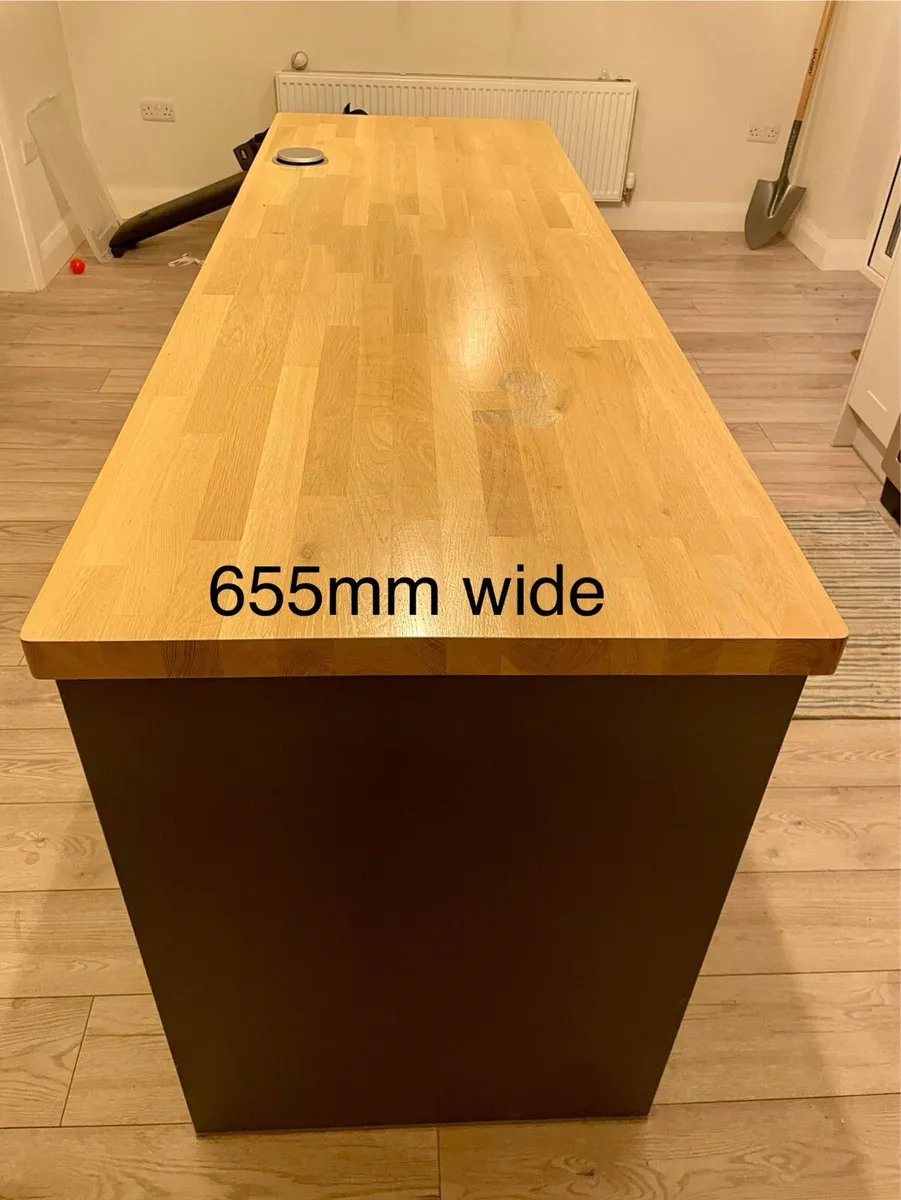 Kitchen and island - Image 3