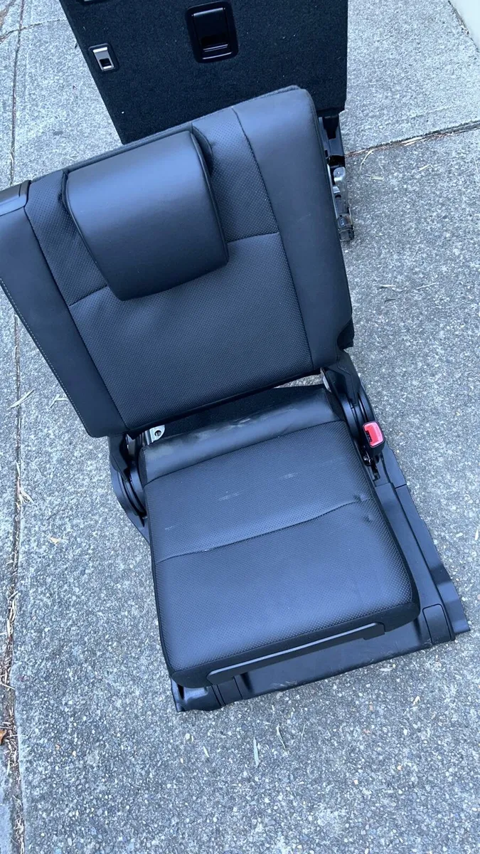 2024 Toyota landcruiser third row seats - Image 1