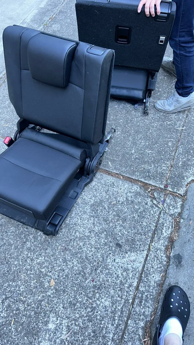 2024 Toyota landcruiser third row seats - Image 2