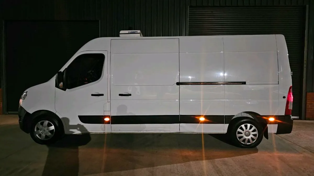 /// RENAULT MASTER FRIDGE VAN /// - Image 4