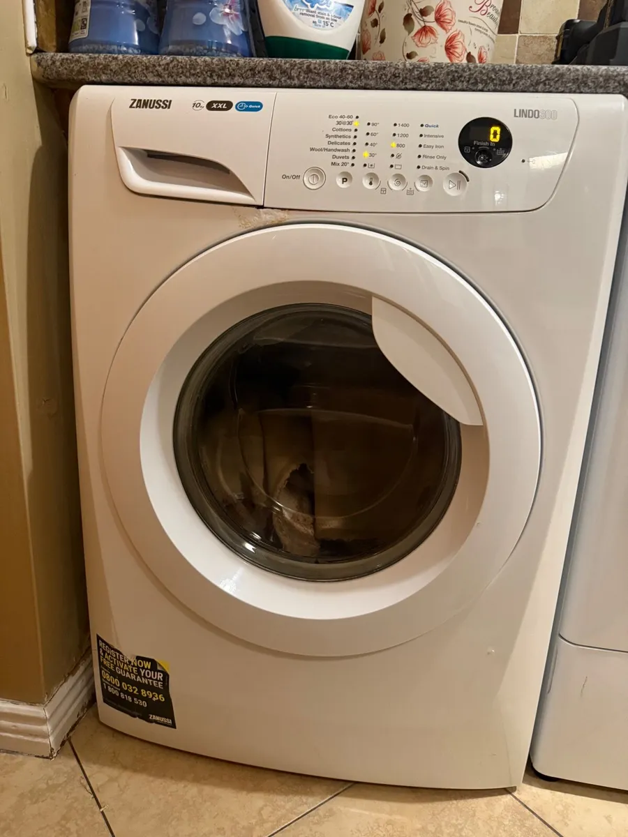 10kg Zanussi washing machine 3 years old - Image 1