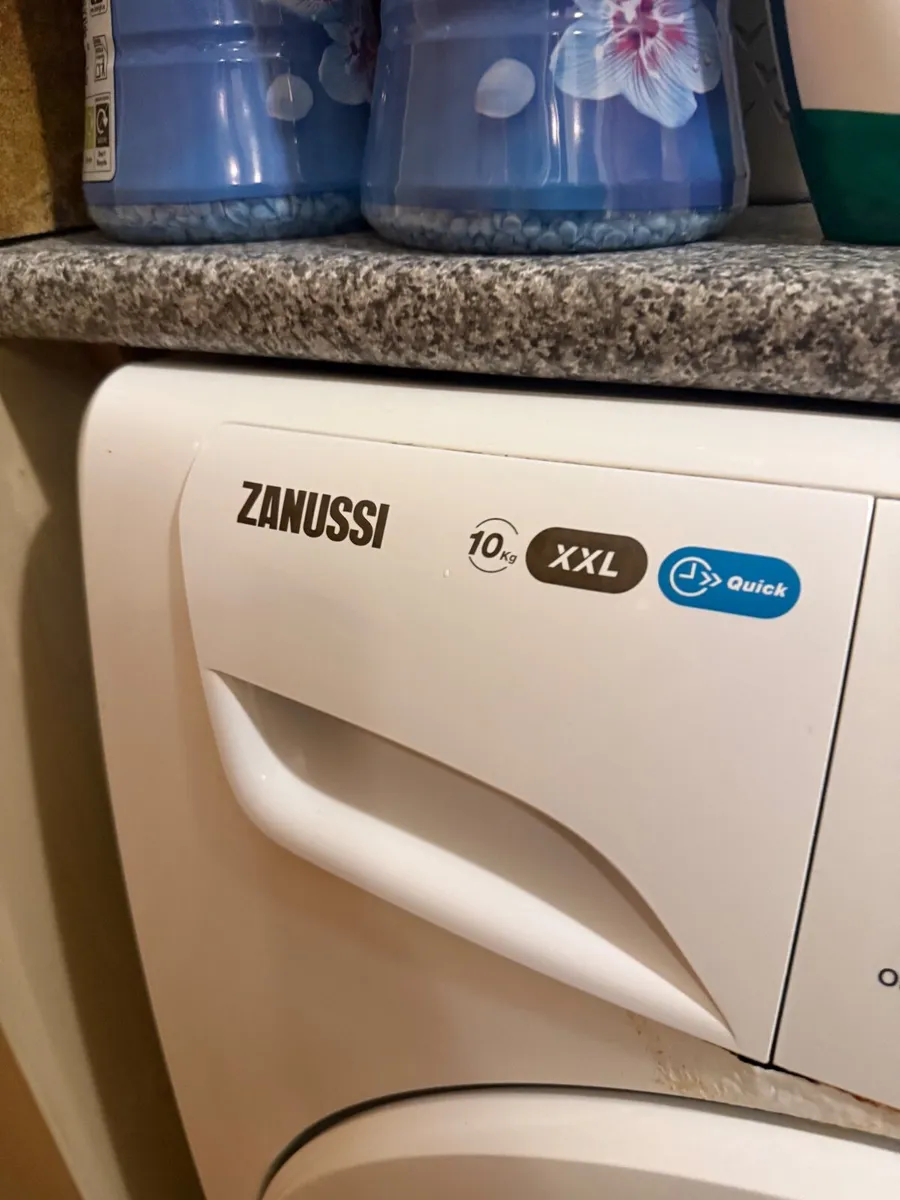 10kg Zanussi washing machine 3 years old - Image 4