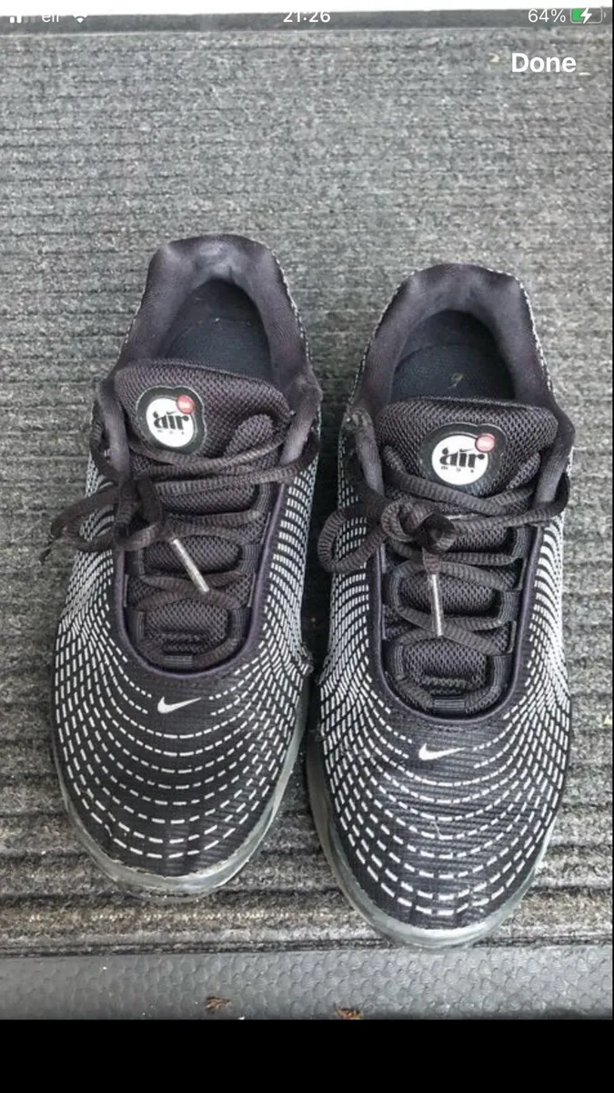 Boys Airmax trainers size 4.5 €30 - Image 1