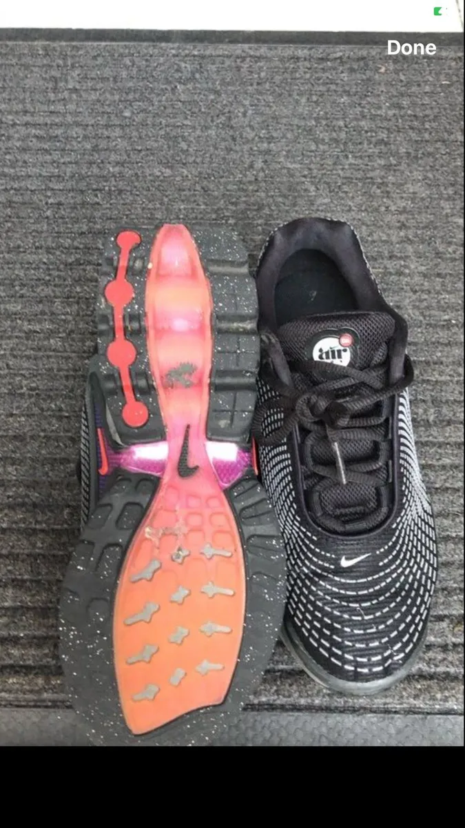 Boys Airmax trainers size 4.5 €30 - Image 3