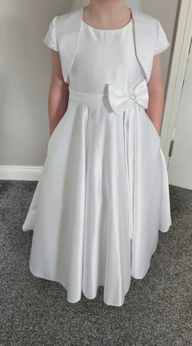 Communion dress and accessories - Image 1