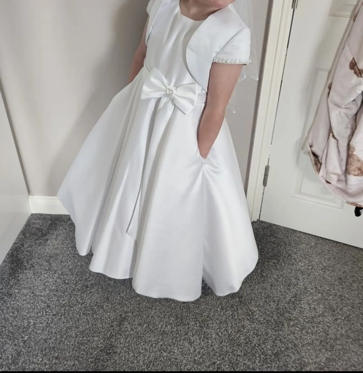 Communion dress and accessories - Image 2