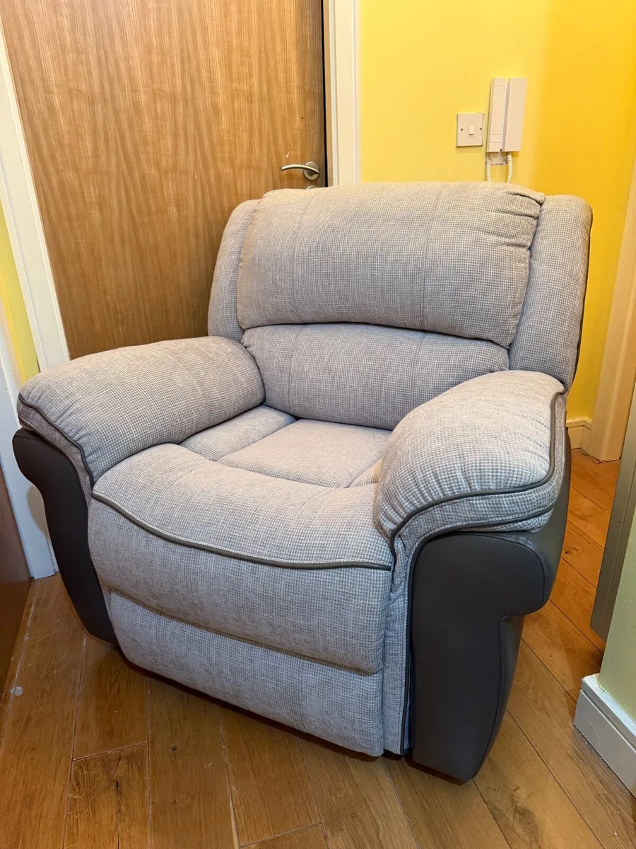 Reclining Armchair - Image 1