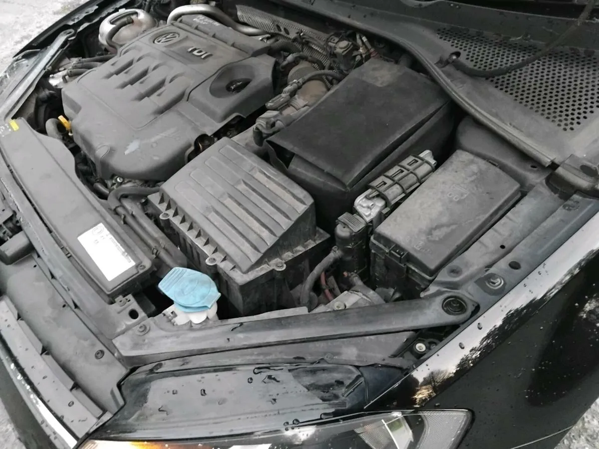 Vw golf tdi  1.6 red [ i ] - Image 3