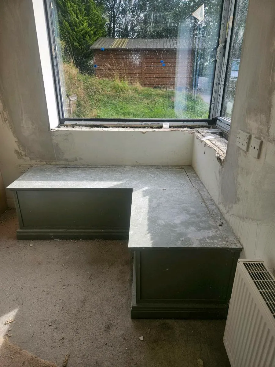 Window seat - Image 1