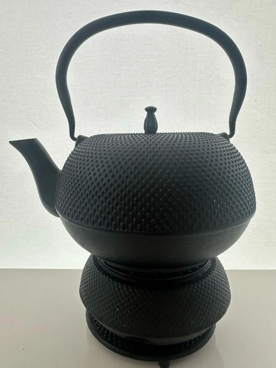 Victor CWE060 Cast Iron Tea Kettle,Black-1.5 Litres, 22.5x18.5x21 cm - Image 1