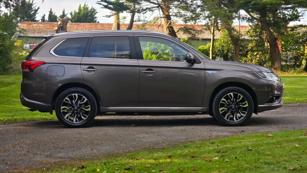 2016 Mitsubishi Outlander 2.0 Hybrid Auto 4WD - Image 3