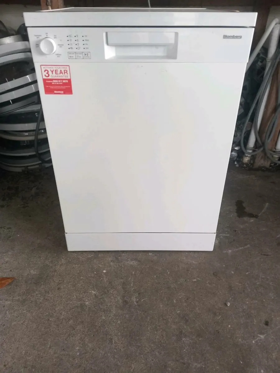 Blomberg free standing dishwasher - Image 1