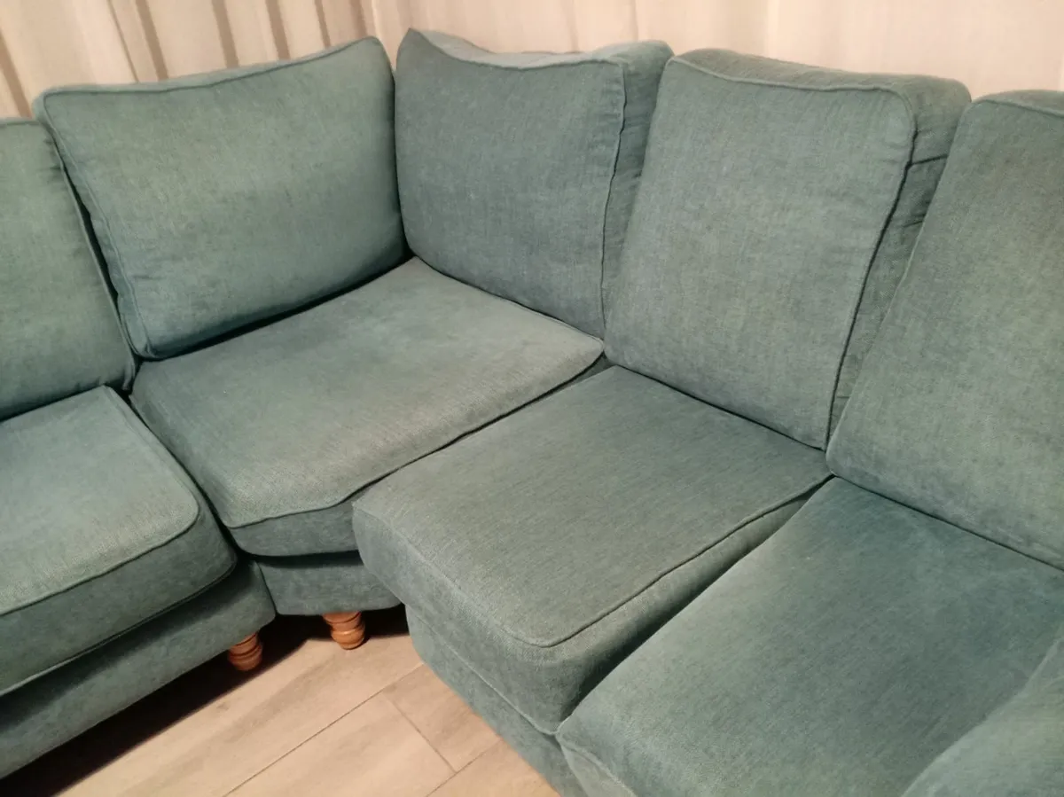 Corner couch - Image 2