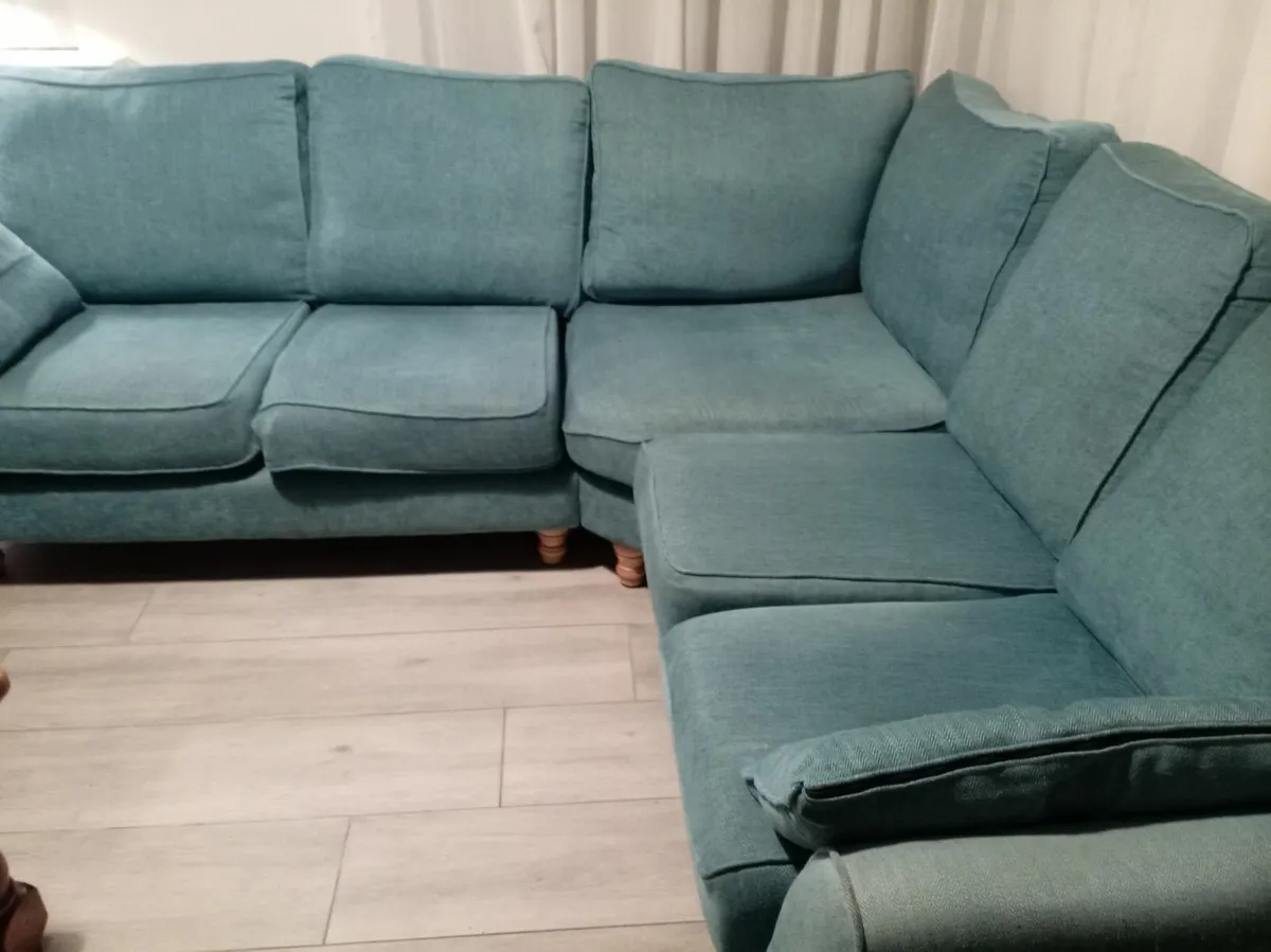 Corner couch - Image 3