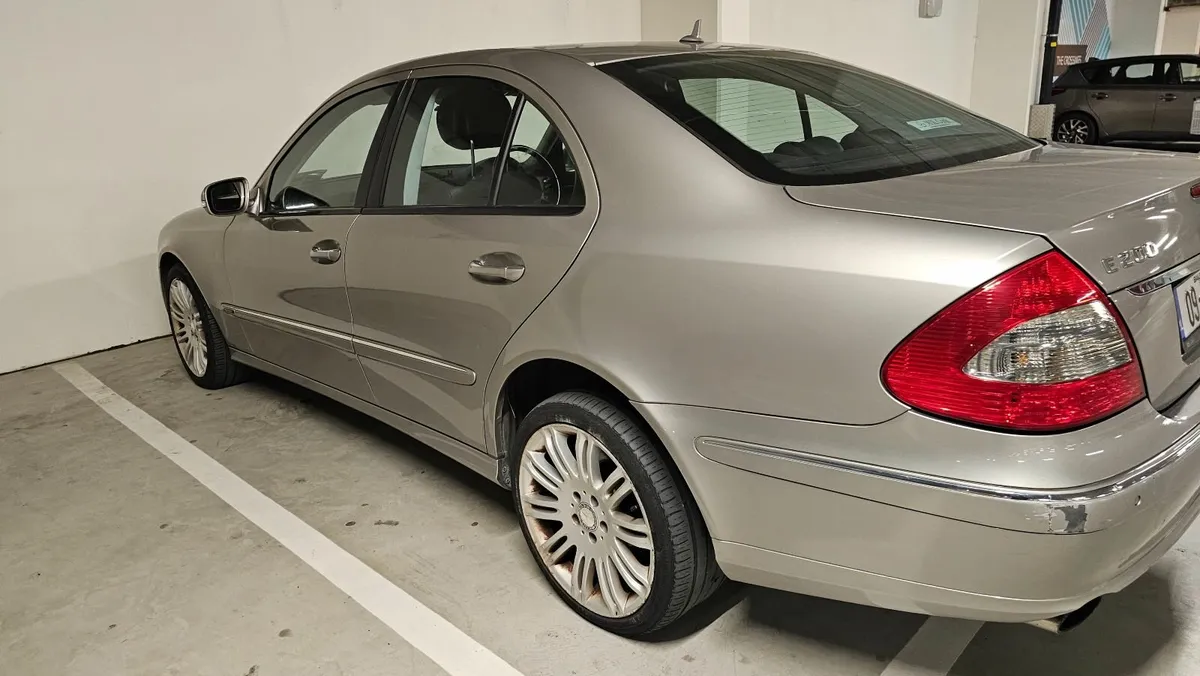 Mercedes-Benz E-Class 2009 - Image 3