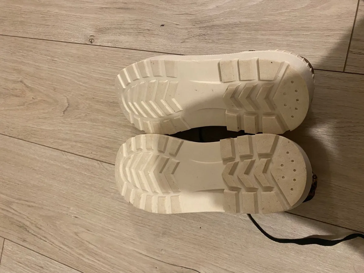 Women’s shoes - Image 2