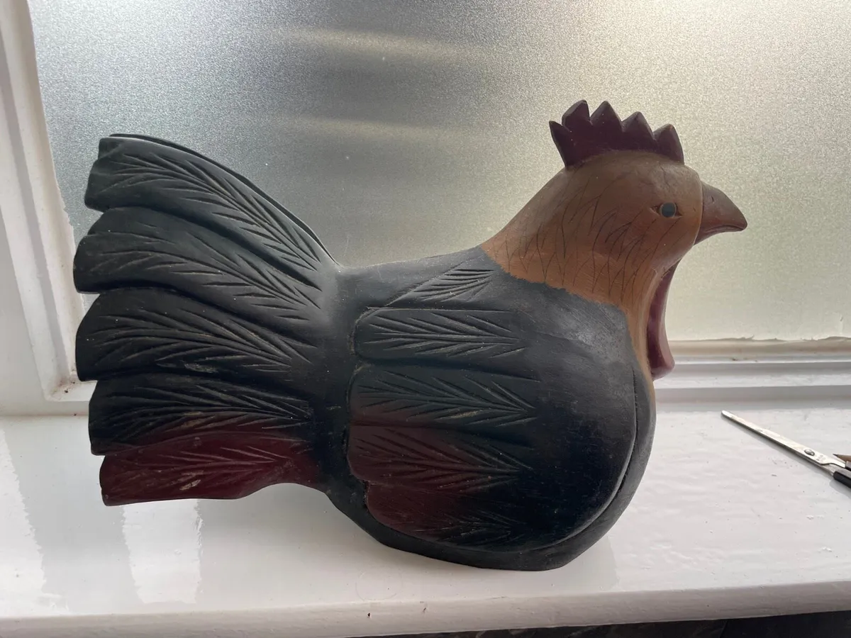 Wooden chicken decor - Image 3