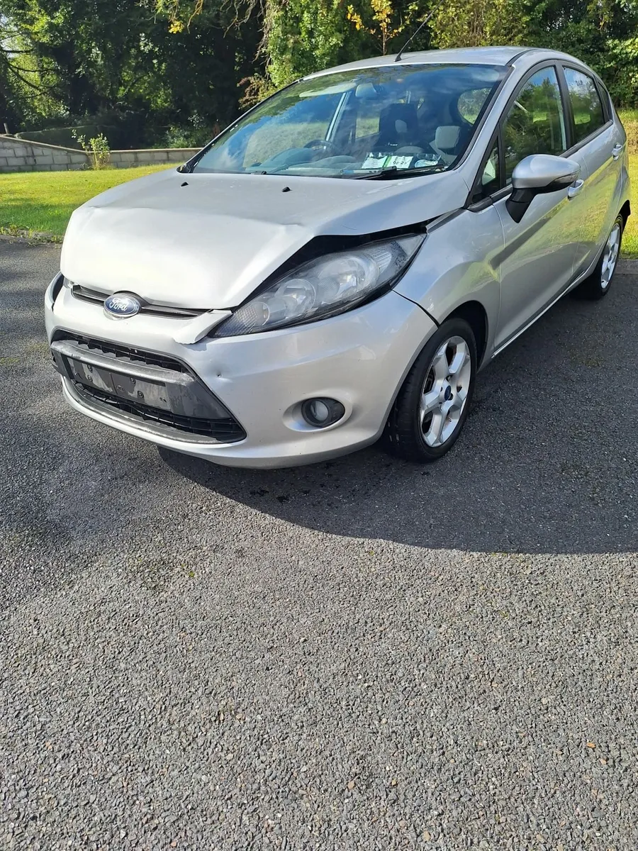Ford Fiesta 2011 petrol Damaged Repairable - Image 1