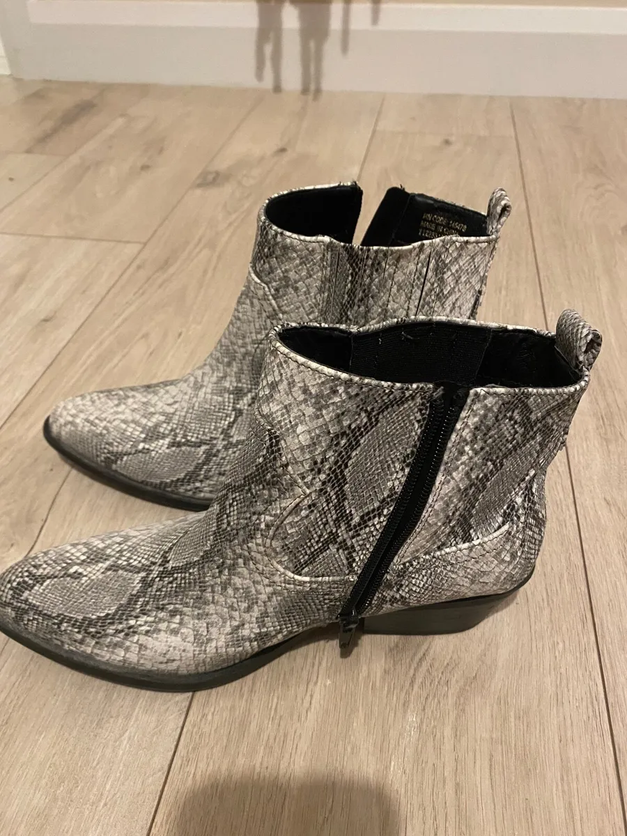 Women’s boots - Image 1