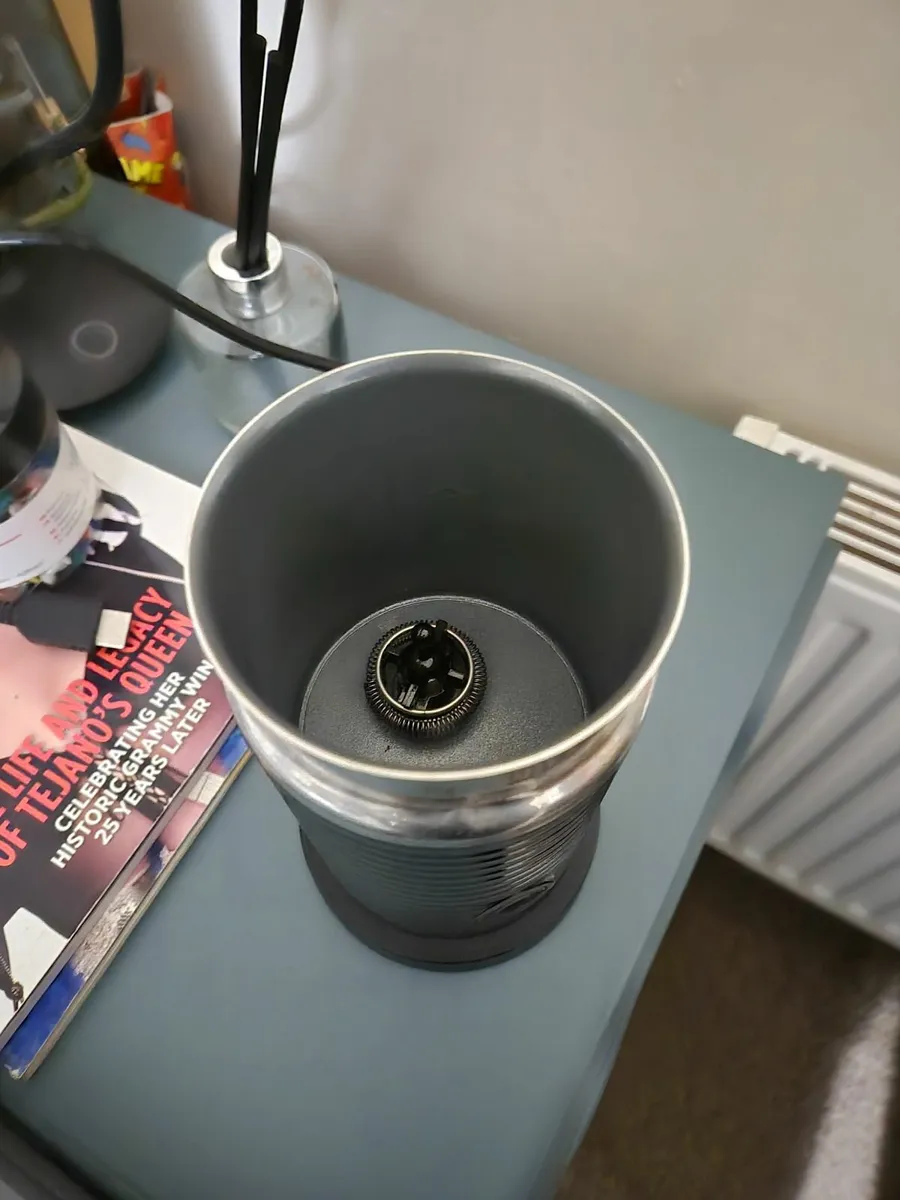Nespresso frother - Image 4