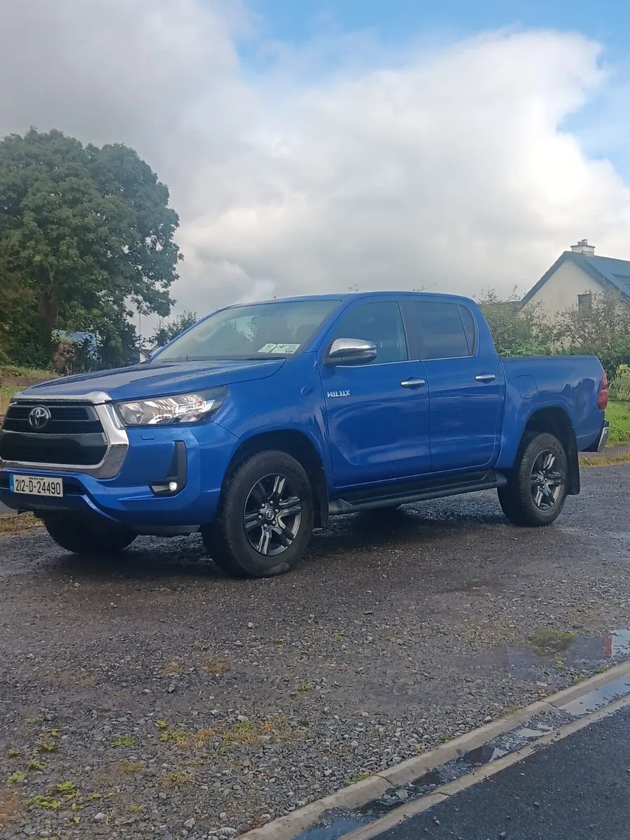 212 D Hilux 2.8 very low mileage - Image 1