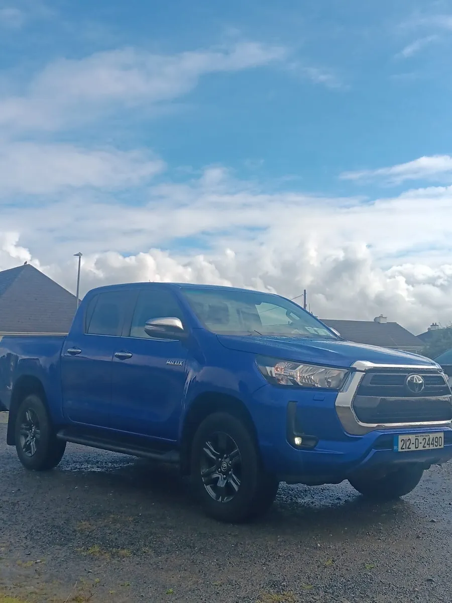 212 D Hilux 2.8 very low mileage - Image 3