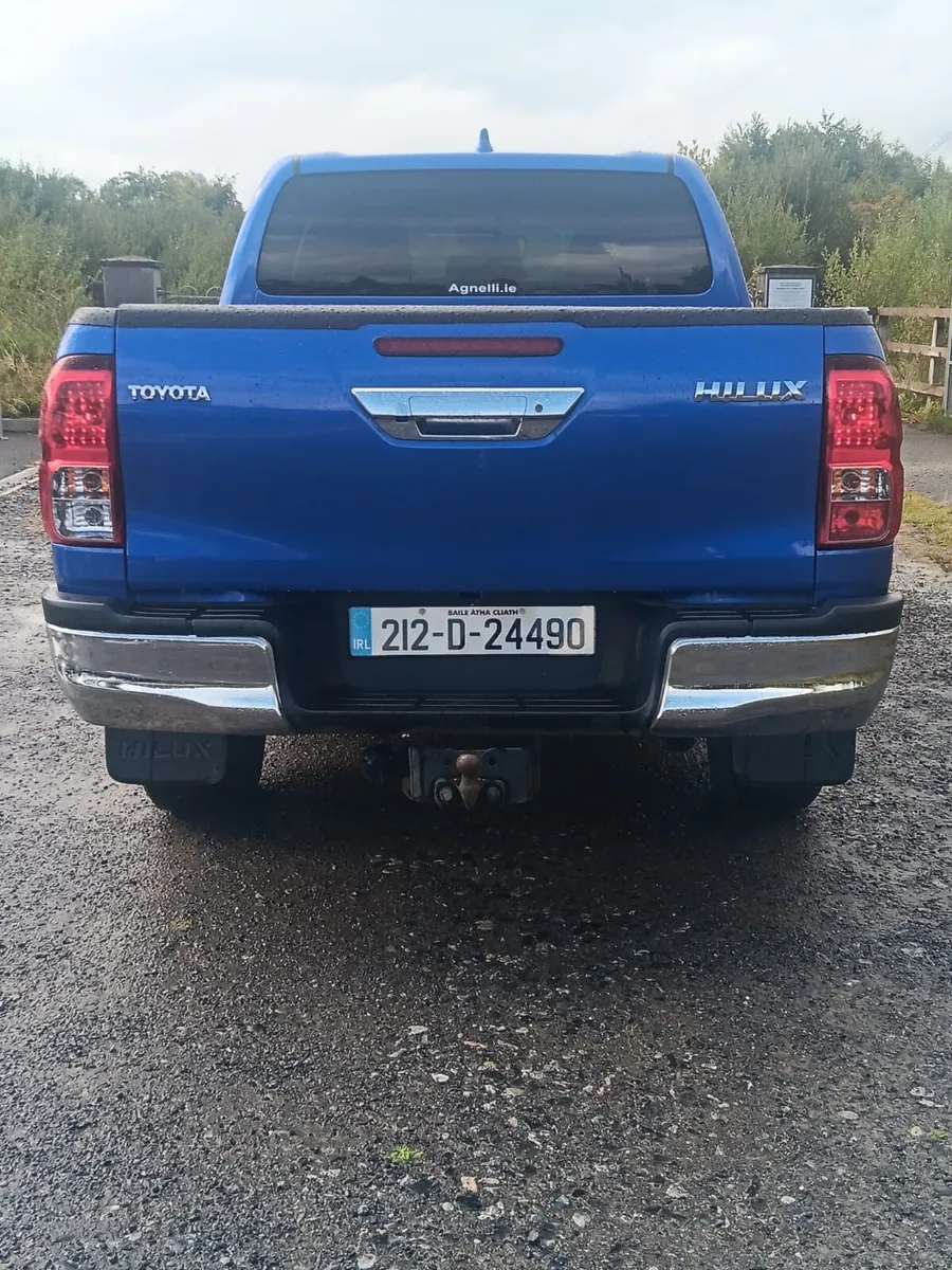 212 D Hilux 2.8 very low mileage - Image 4